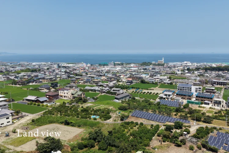 その土地、子どもさんは場所が分かりますか?|相続前に土地の位置や周辺環境をドローン空撮で確認するイメージ写真|株式会社Land view(ランドビュー)