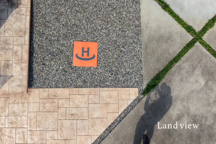 ドローン活用 第1回|不動産を上空から分かりやすく伝える空撮サービス|土地や建物を空撮で確認するドローン活用イメージ写真|株式会社Land view(ランドビュー)