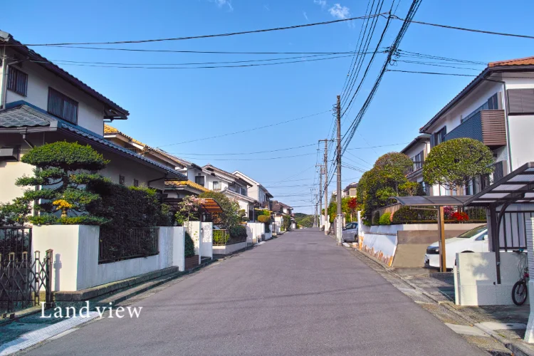 相続不動産 第8回|境界や接道を確認しておく理由|相続予定の土地や実家の前面道路・接道状況を確認するイメージ写真|株式会社Land view(ランドビュー)