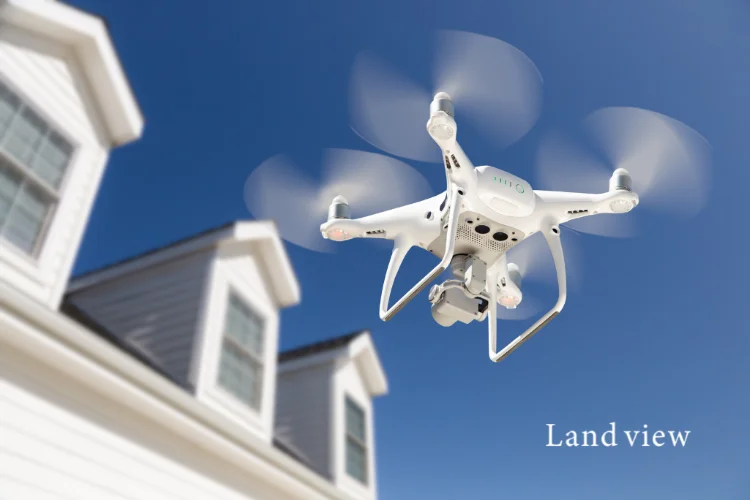 ドローン活用 第4回｜建売住宅・モデルハウスを上空から撮影するメリット｜住宅外観や周辺環境をドローン空撮で分かりやすく伝えるイメージ写真｜株式会社Land view（ランドビュー）