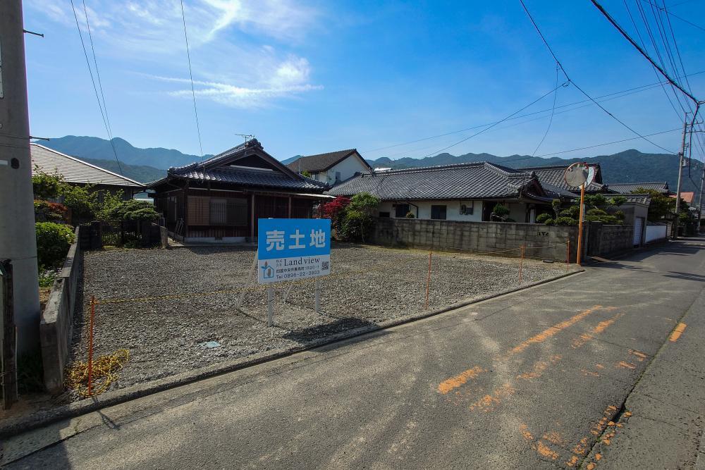 観音寺市豊浜町和田の売土地 現地外観と前面道路および周辺住宅の様子 Land view物件情報掲載用写真