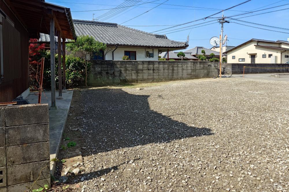 観音寺市豊浜町和田の売土地 敷地内の様子と隣接住宅・境界付近の状況 Land view物件情報掲載用写真