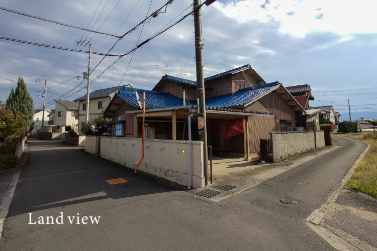 敷地調査・建物点検 第2回|道路と接道状況の確認|前面道路や接道状況を現地で確認する敷地調査のイメージ写真|株式会社Land view(ランドビュー)