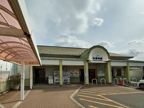 JR多度津駅 駅舎外観と駅前広場の様子