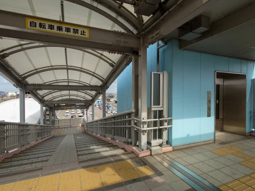 JR多度津駅自由通路とエレベーター設置状況