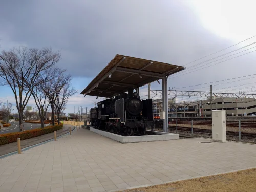 JR多度津駅前に展示されている蒸気機関車の全景