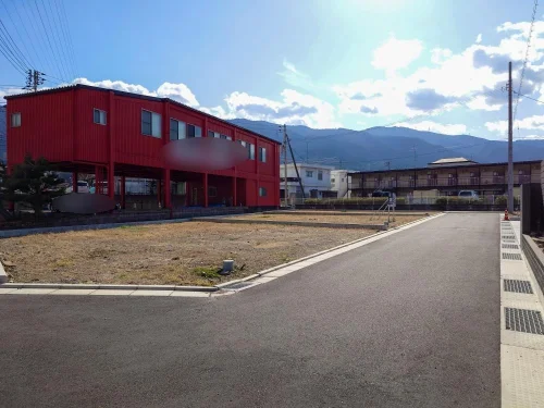 上柏町10-8の売土地 前面道路側から見た敷地全体の状況