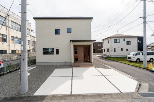 観音寺市出作町にある木造2階建の未入居中古戸建住宅の外観