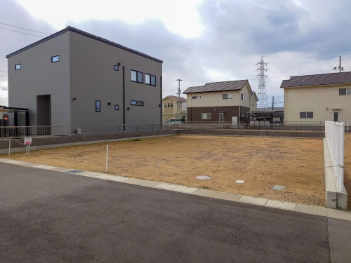 多度津町幸町分譲地9号地 現地全景と周辺住宅の状況