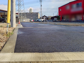 四国中央市上柏町10-9（4号地）の売土地前面道路｜舗装状態と道路幅員が分かる道路状況
