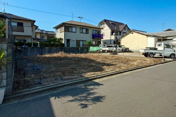 宇多津町平山 売土地480万円｜48.09坪の住宅用地｜前面道路から見た現地外観写真｜株式会社Land view