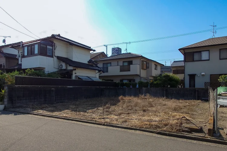 宇多津町平山2628-448 売土地の現地写真｜前面道路から撮影した48.09坪の住宅用地｜株式会社Land view