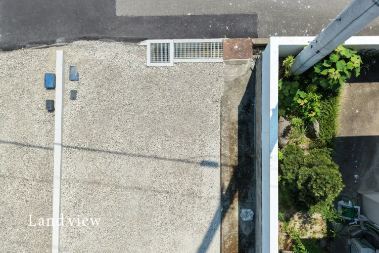 ドローン空撮サービス｜現況確認空撮・不動産空撮写真｜上空から敷地の形状や境界付近・接道状況を確認する不動産向け空撮イメージ写真｜株式会社Land view（ランドビュー）