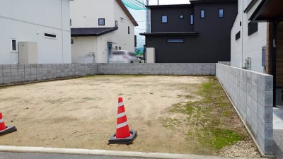 松山市保免西三丁目677番7の売土地 現地土地の様子と敷地内の状況 Land view物件情報掲載用画像